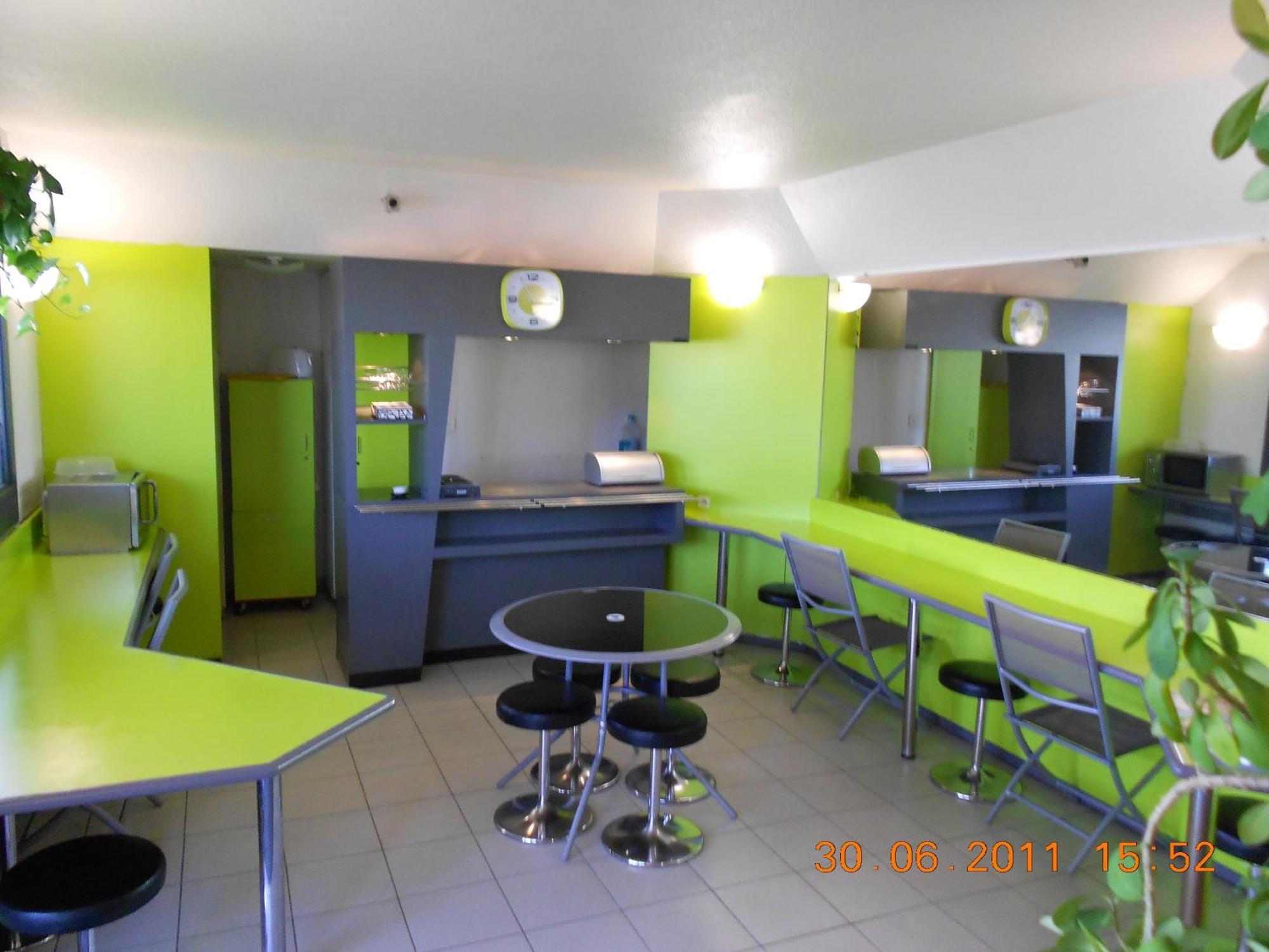 Lemon Hotel Le Coteau Bagian luar foto