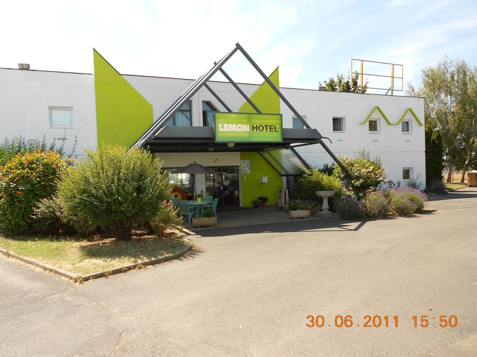 Lemon Hotel Le Coteau Bagian luar foto