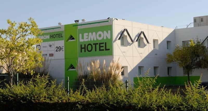Lemon Hotel Le Coteau Bagian luar foto