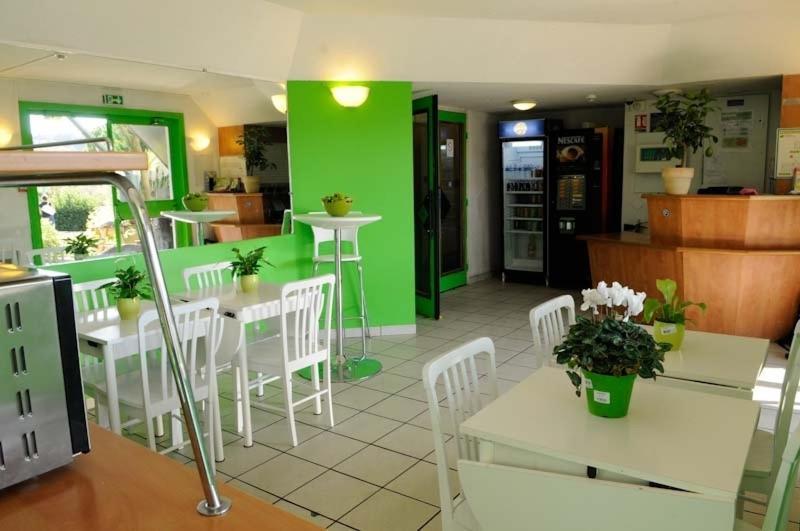 Lemon Hotel Le Coteau Bagian luar foto