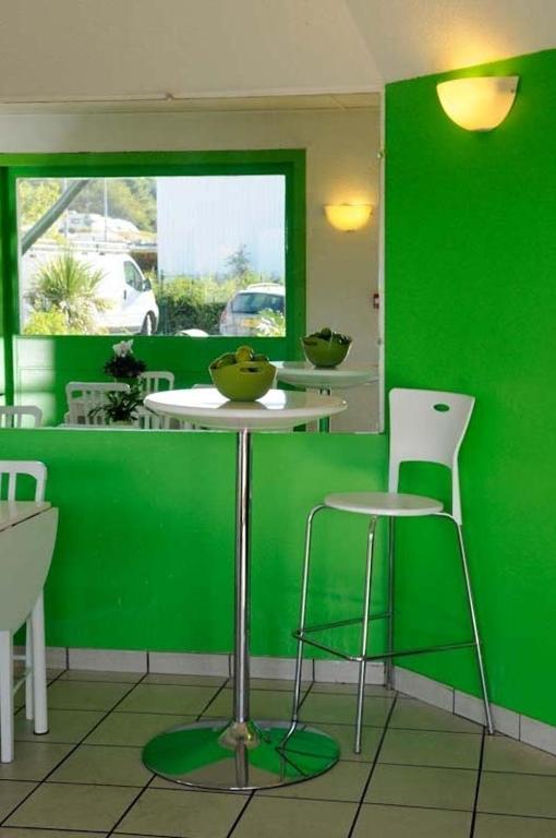 Lemon Hotel Le Coteau Bagian luar foto