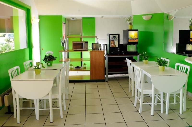 Lemon Hotel Le Coteau Bagian luar foto