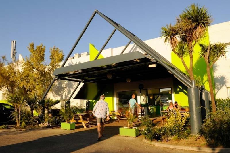 Lemon Hotel Le Coteau Bagian luar foto